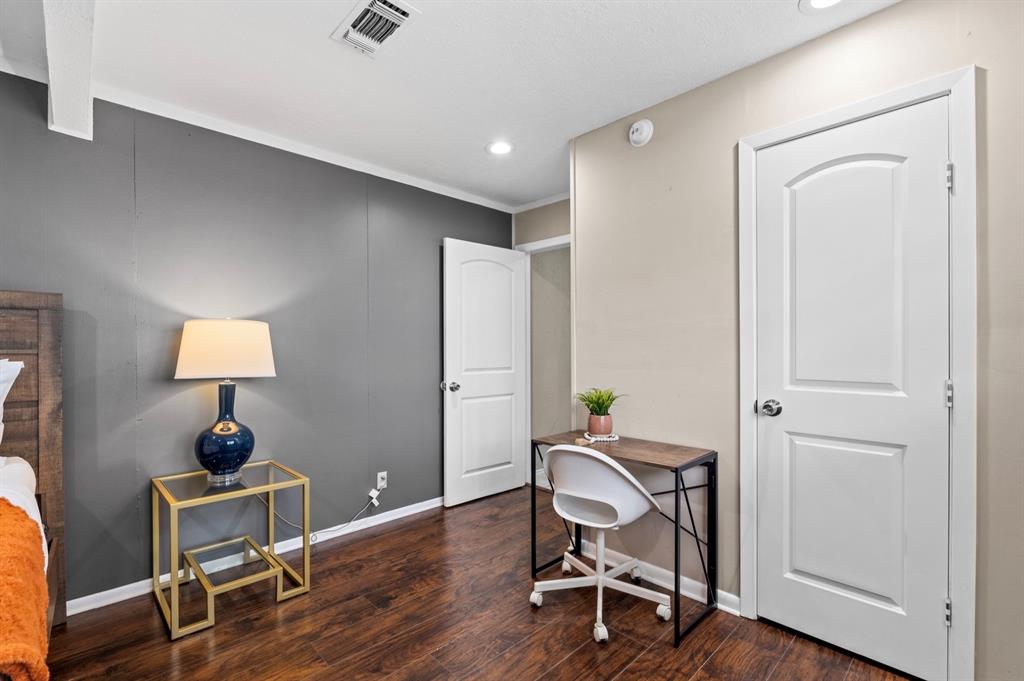 1110 Park Street Property Photo 20