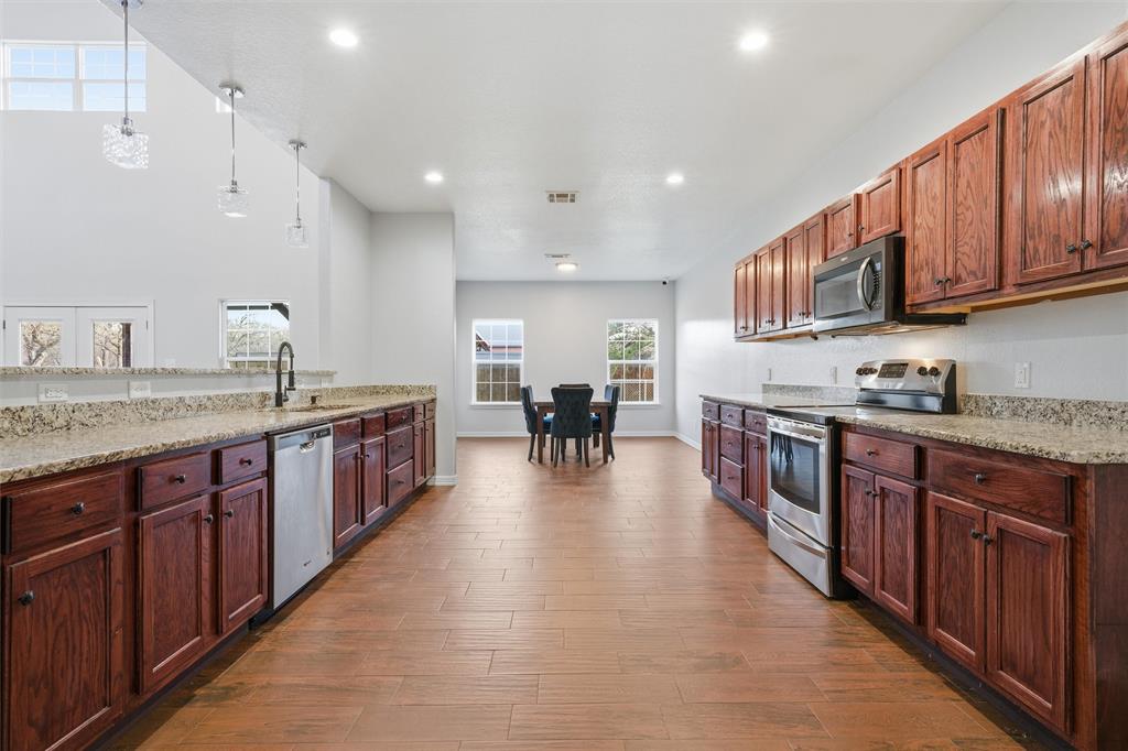 1205 Avenue B Property Photo 8