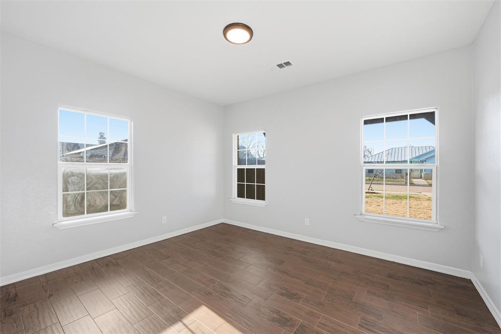 1205 Avenue B Property Photo 11