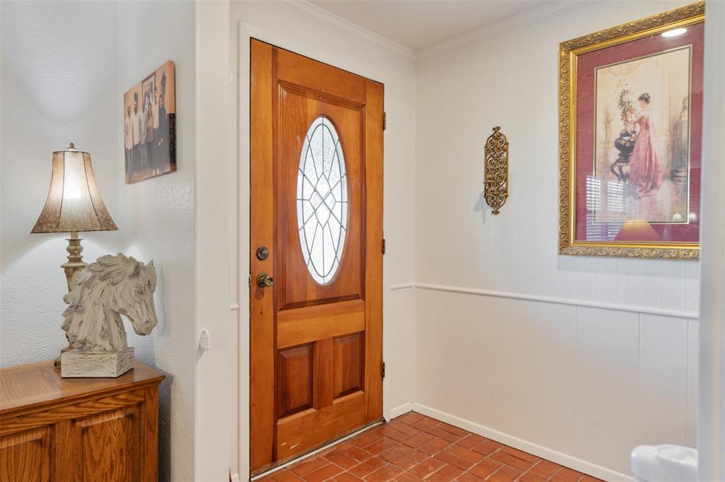 201 Colonial Circle Property Photo 4