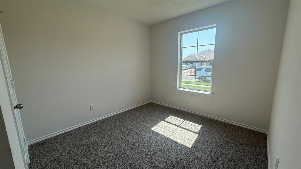 612 Edge Hill Lane Property Photo 4