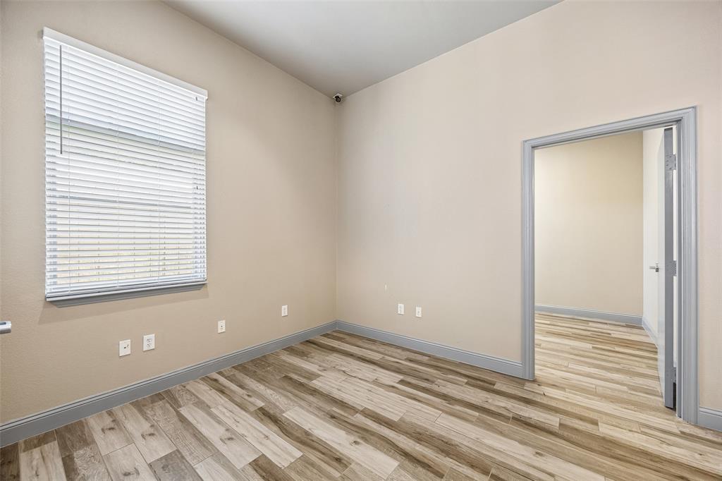 118 Lynn Avenue 202 Property Photo 7