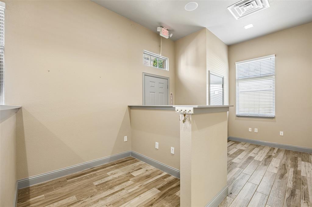 118 Lynn Avenue 202 Property Photo 10