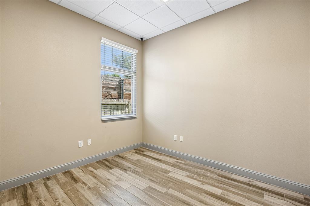 118 Lynn Avenue 202 Property Photo 23