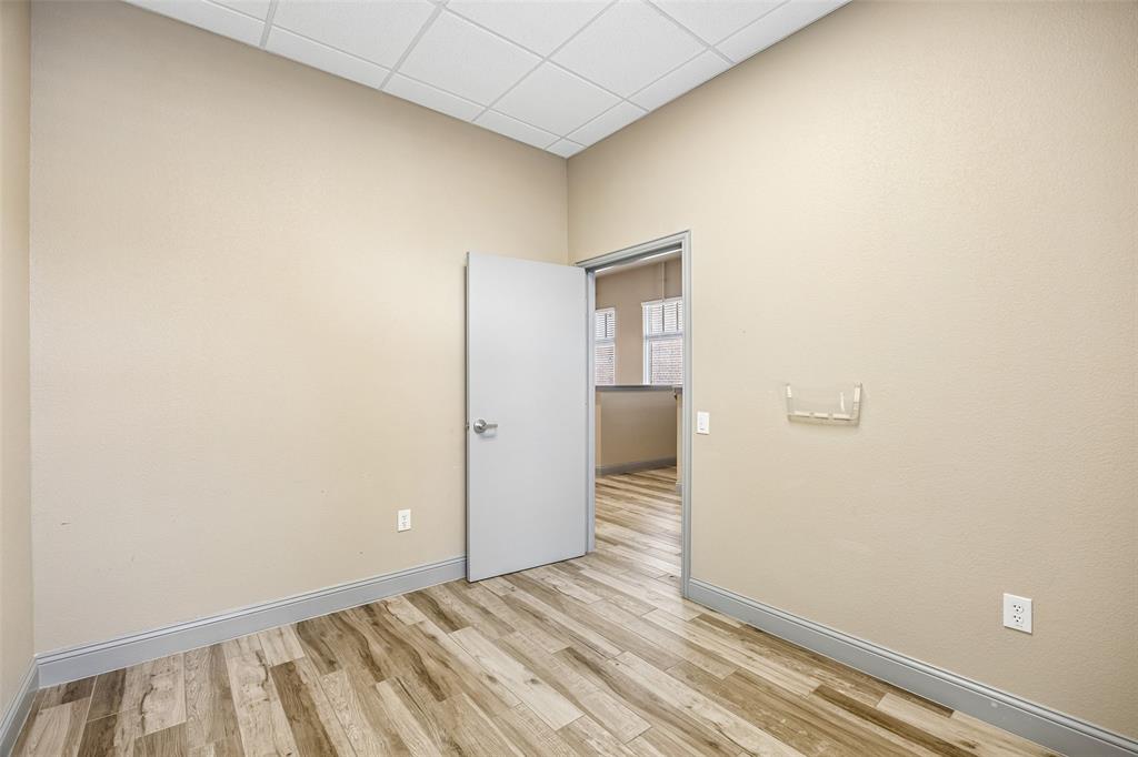 118 Lynn Avenue 202 Property Photo 24