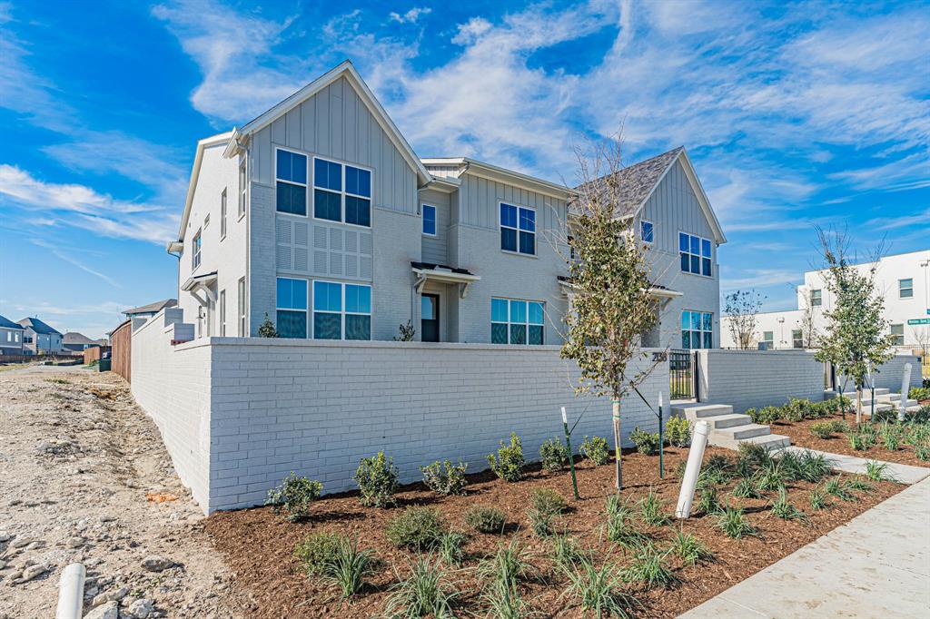 2136 Village Walk Place Property Photo 1