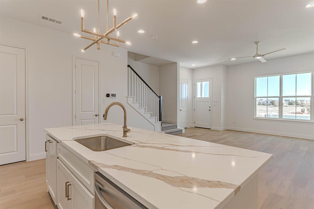 2136 Village Walk Place Property Photo 2