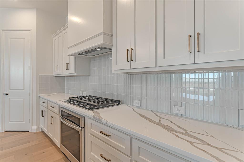 2136 Village Walk Place Property Photo 4