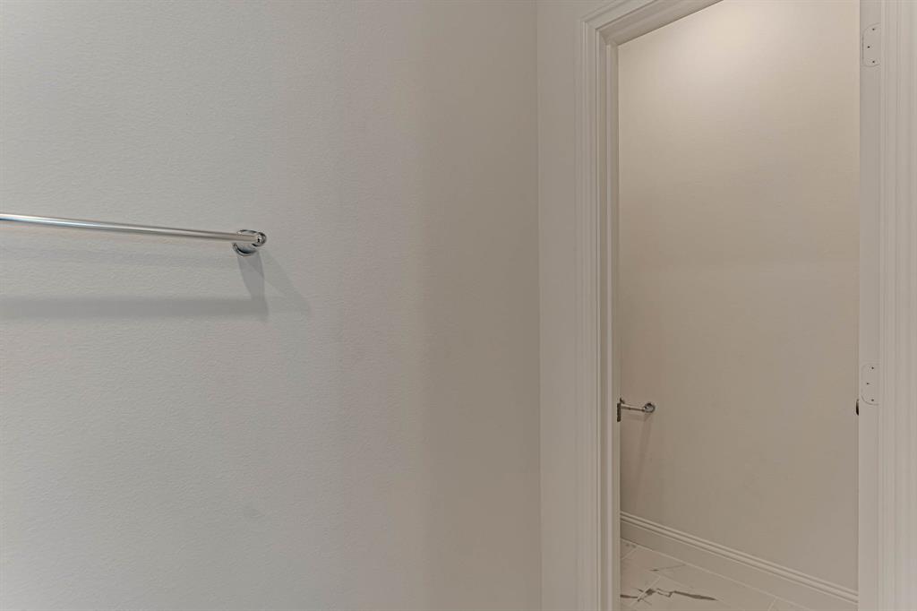 2136 Village Walk Place Property Photo 16