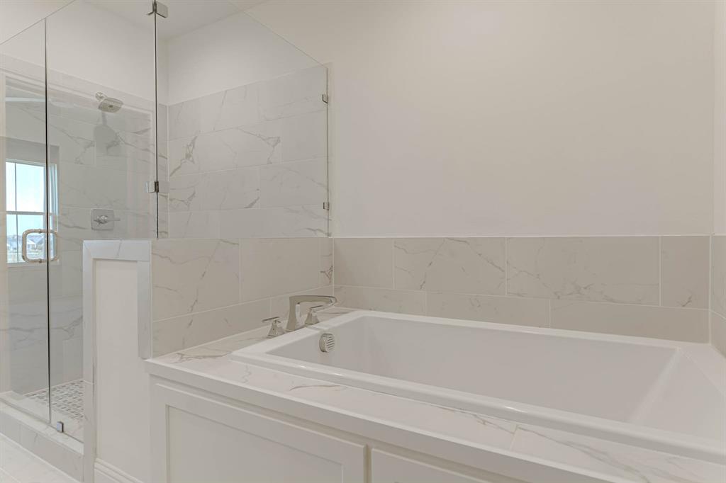 2136 Village Walk Place Property Photo 17