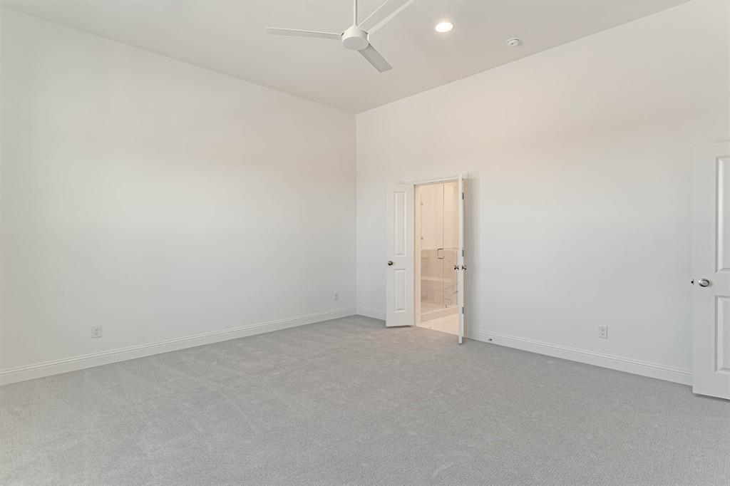2136 Village Walk Place Property Photo 22