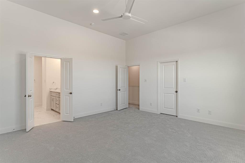 2136 Village Walk Place Property Photo 23