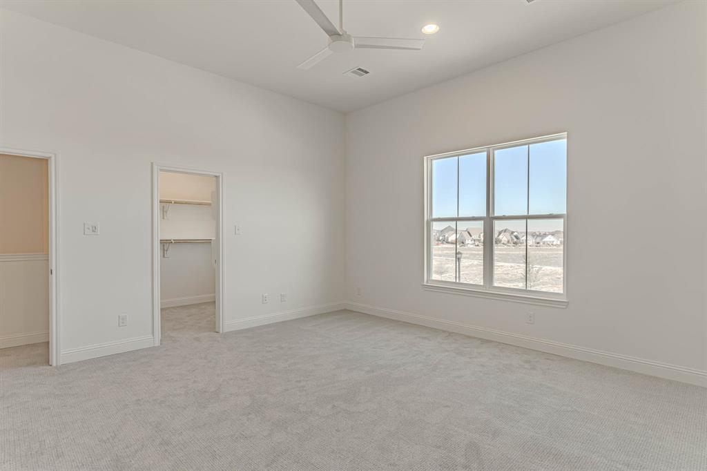 2136 Village Walk Place Property Photo 24