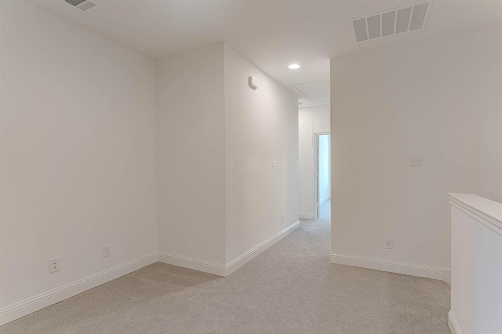 2136 Village Walk Place Property Photo 26