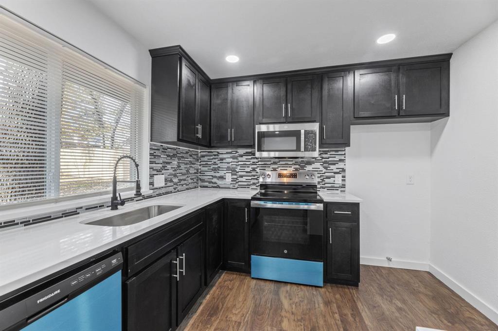 2506 Holt Road Property Photo 10