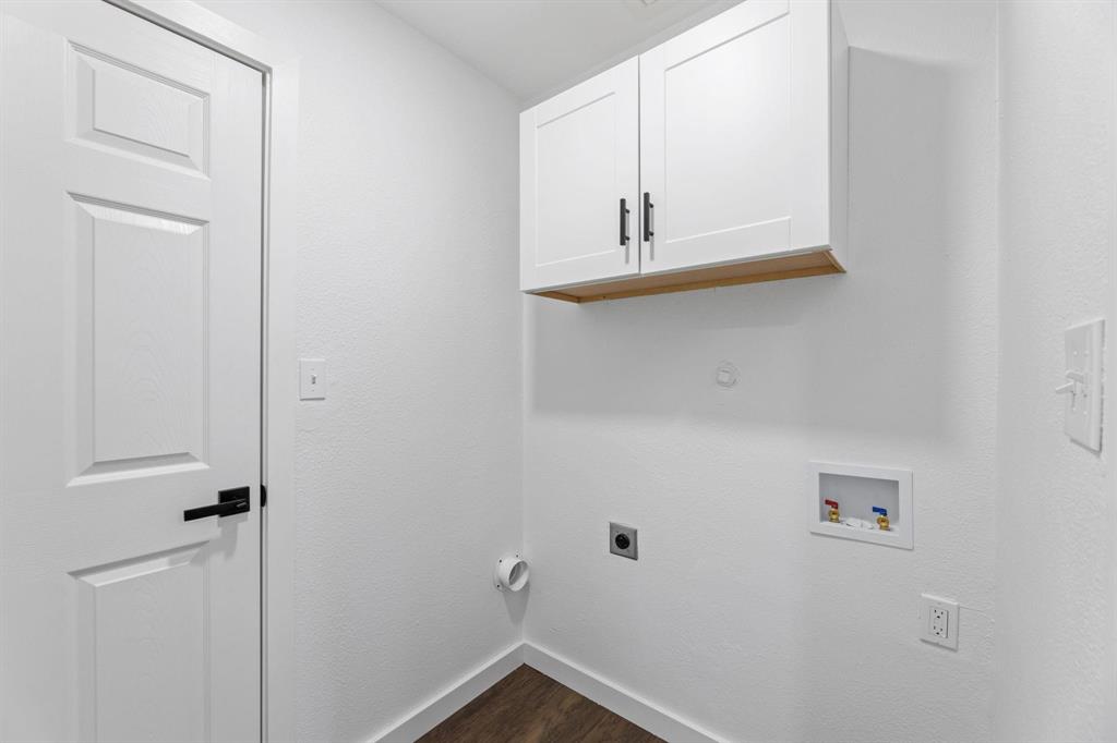2506 Holt Road Property Photo 13
