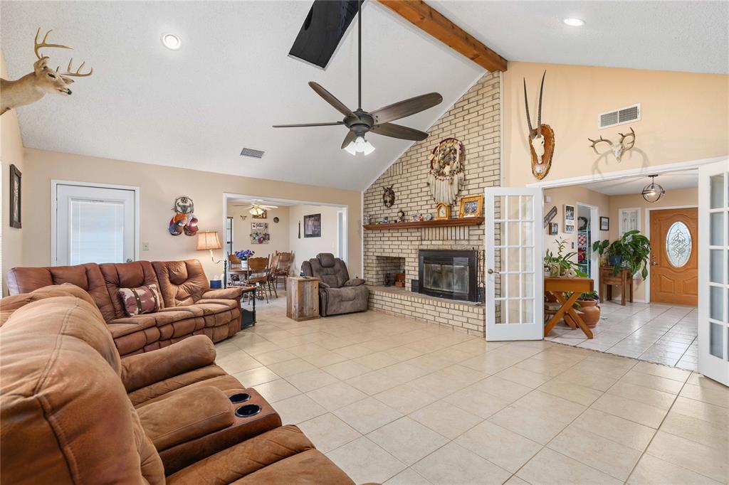 9500 Highway 377 Property Photo 5