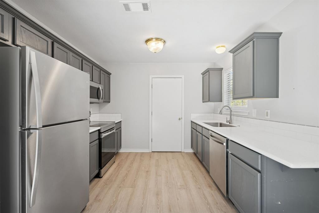 1408 Riverside Drive Property Photo 7