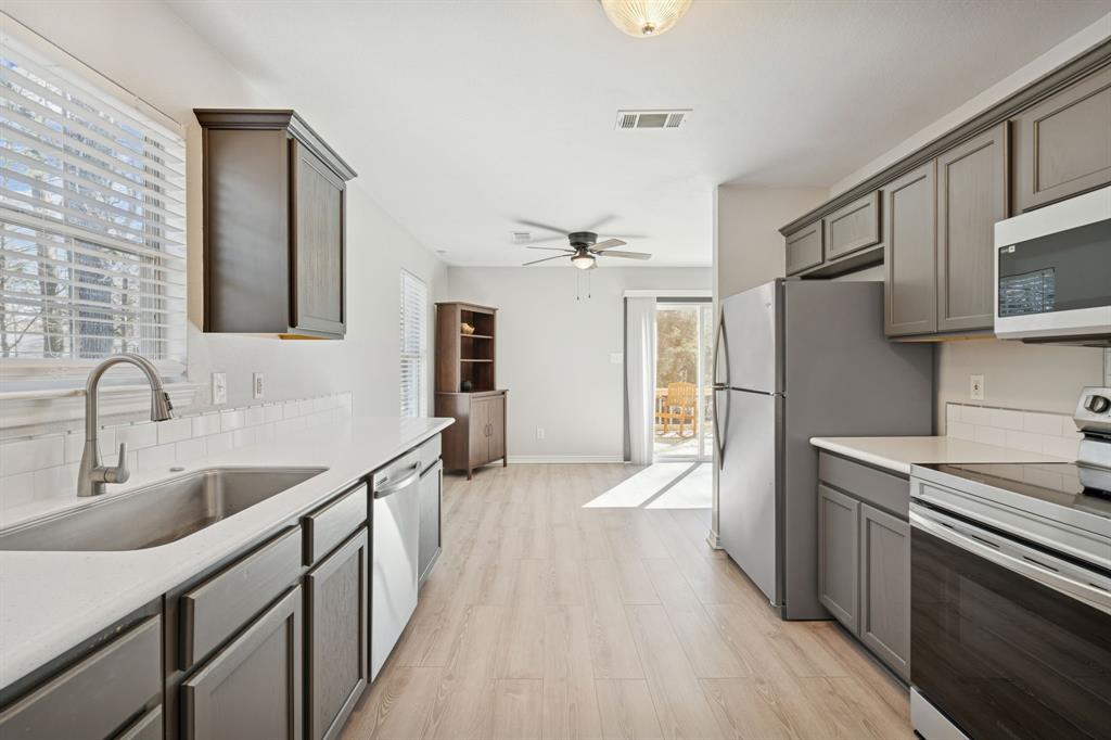 1408 Riverside Drive Property Photo 10