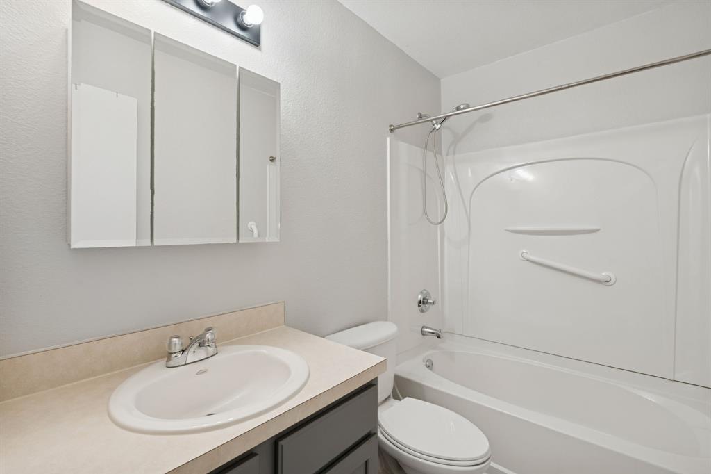 1408 Riverside Drive Property Photo 13