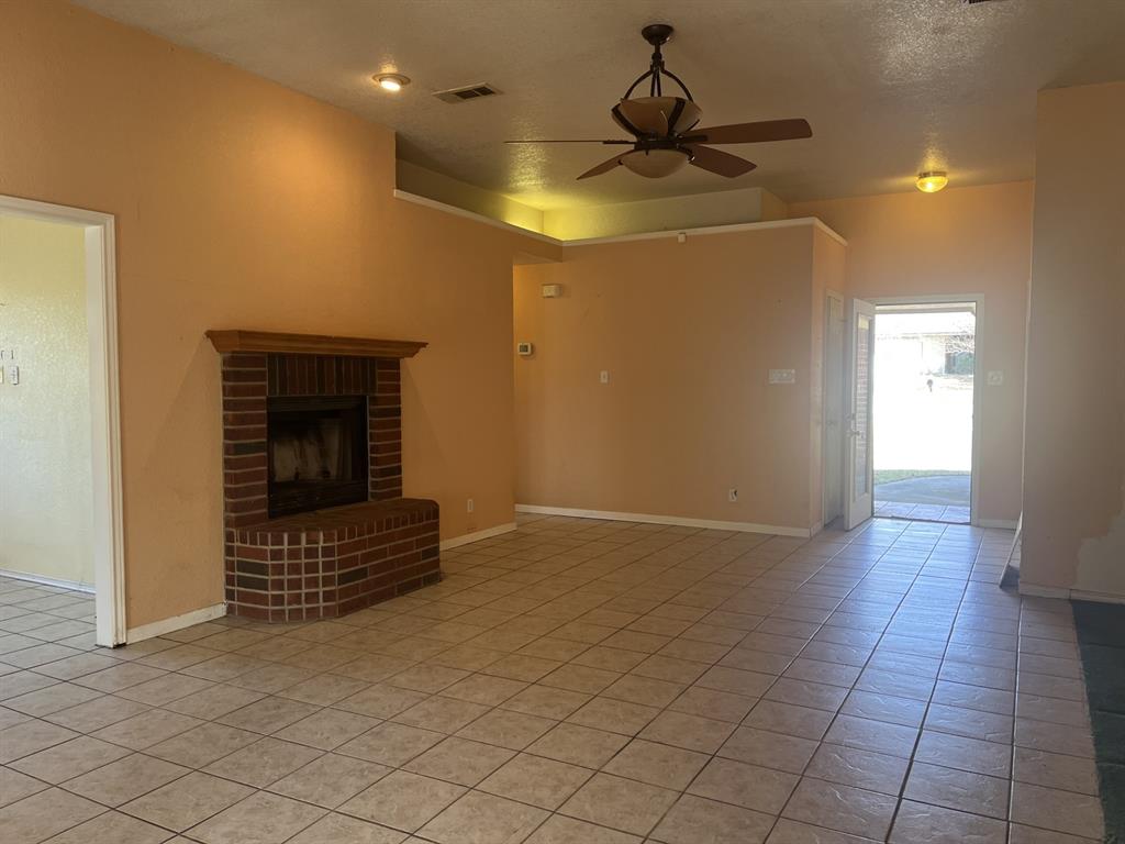 3908 Lakecliff Drive Property Photo 3