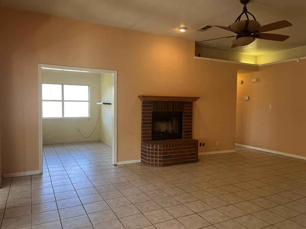 3908 Lakecliff Drive Property Photo 4