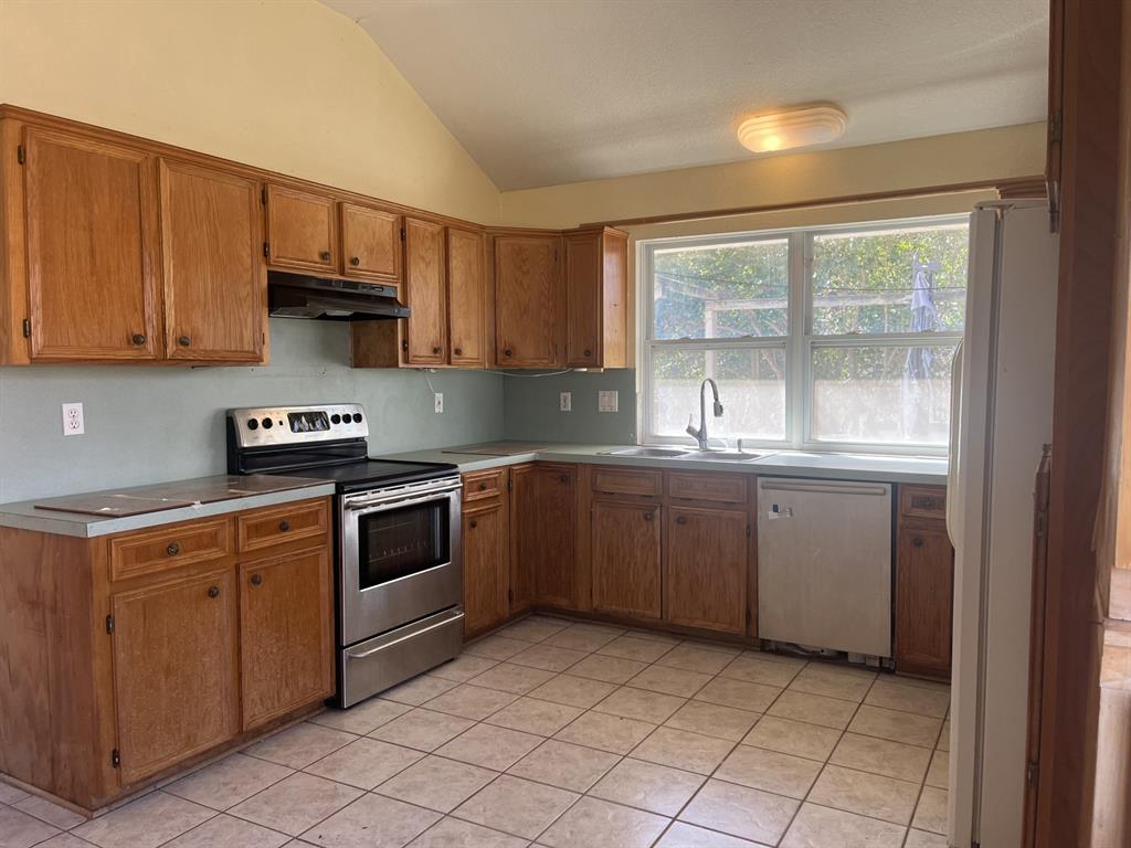 3908 Lakecliff Drive Property Photo 6