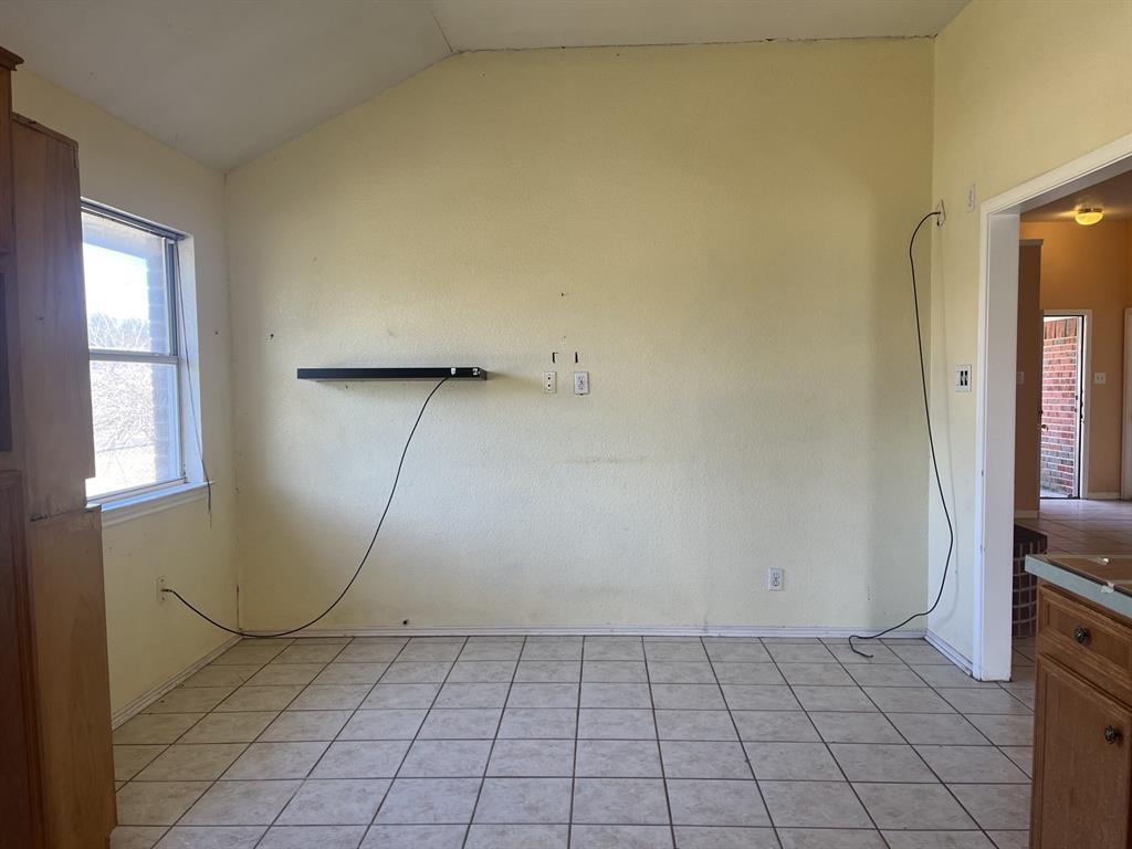 3908 Lakecliff Drive Property Photo 7