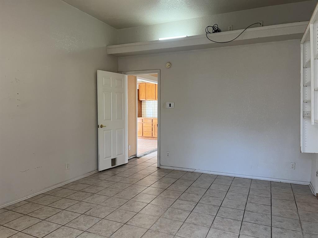 3908 Lakecliff Drive Property Photo 12