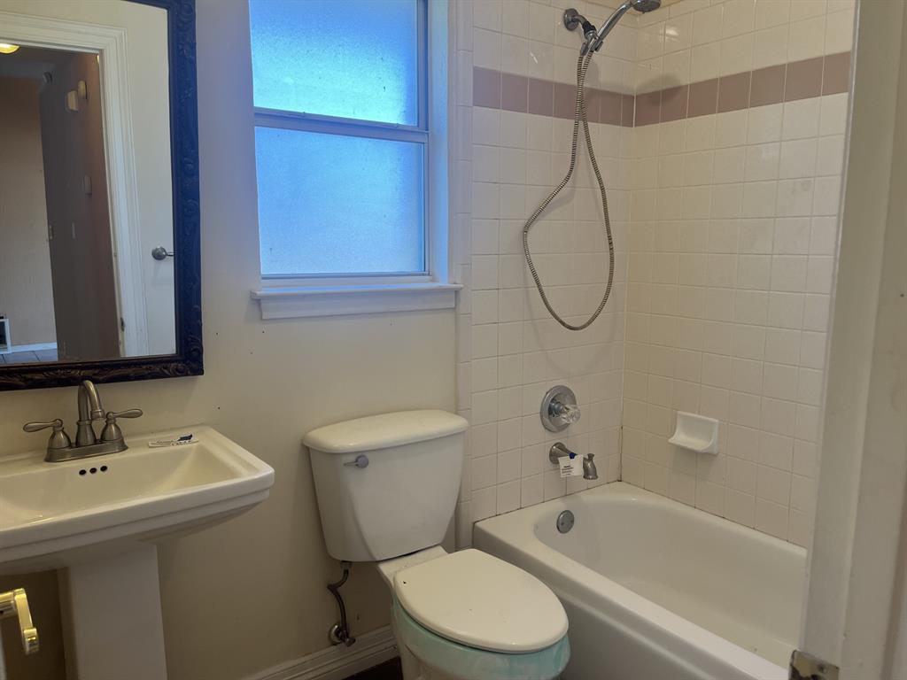 3908 Lakecliff Drive Property Photo 15