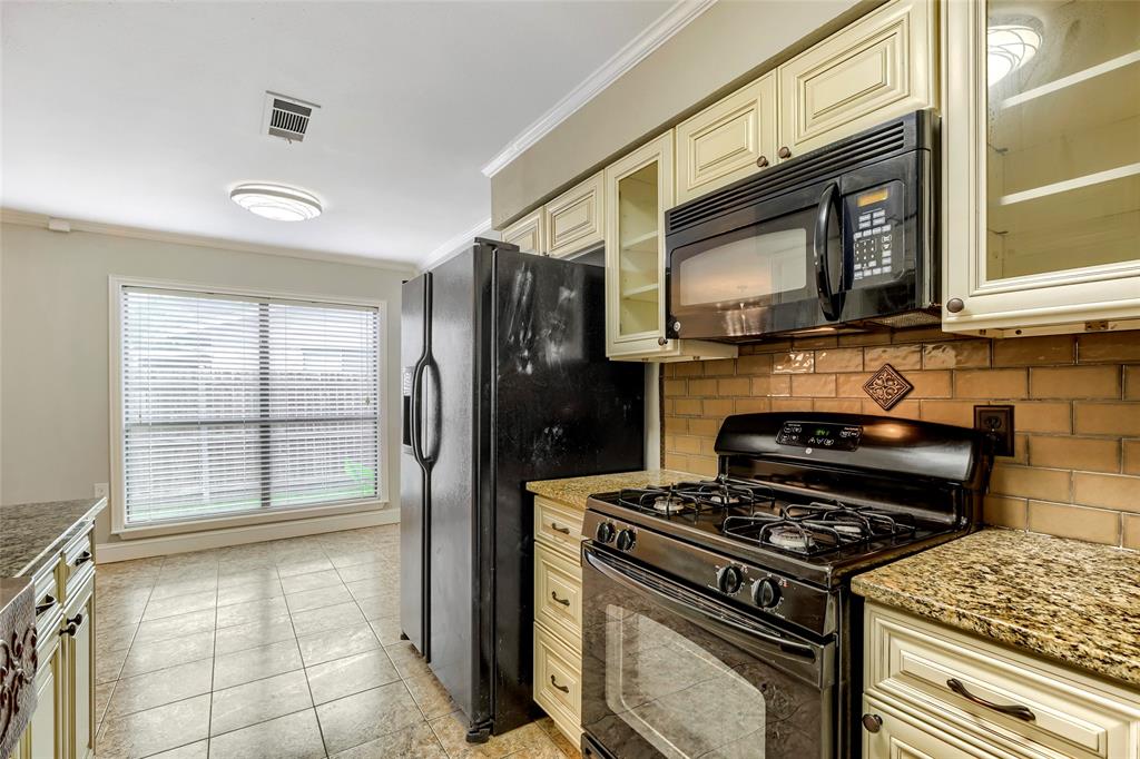 8631 Charing Cross Lane Property Photo 11