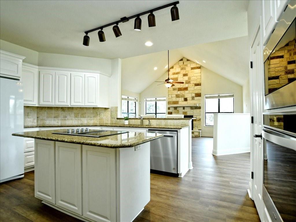 505 Vista View Trail Property Photo 14