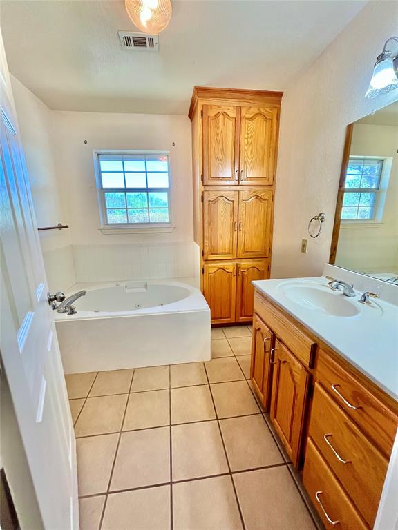 1340 N Us Hwy 281 Property Photo 15