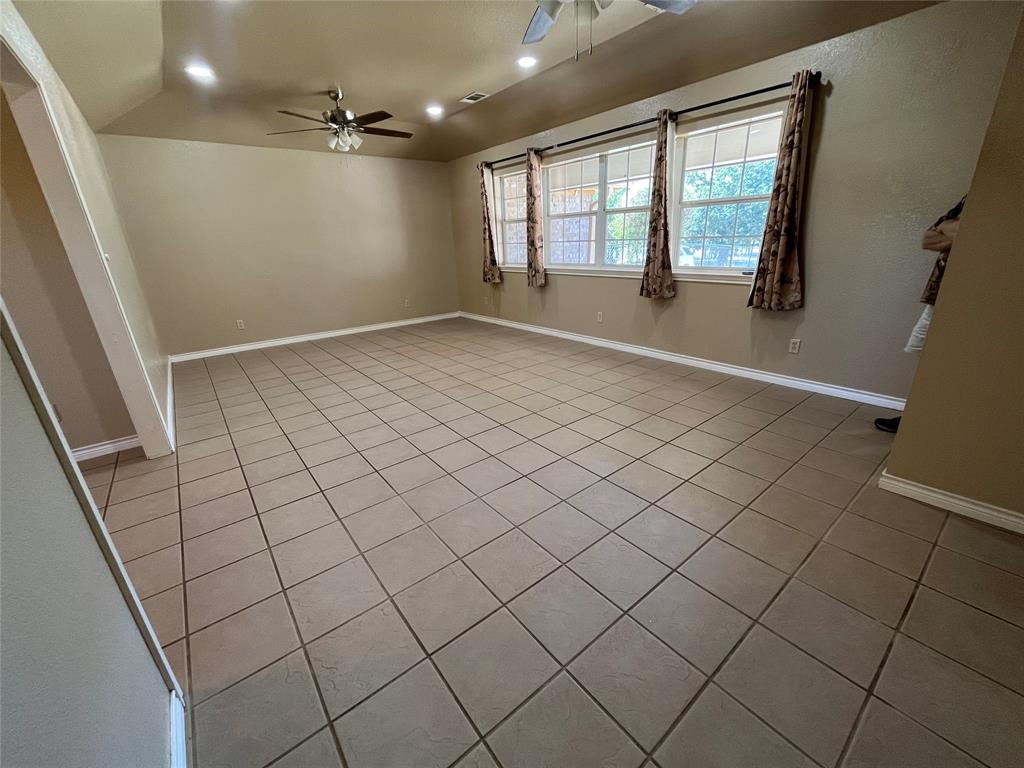1340 N Us Hwy 281 Property Photo 17