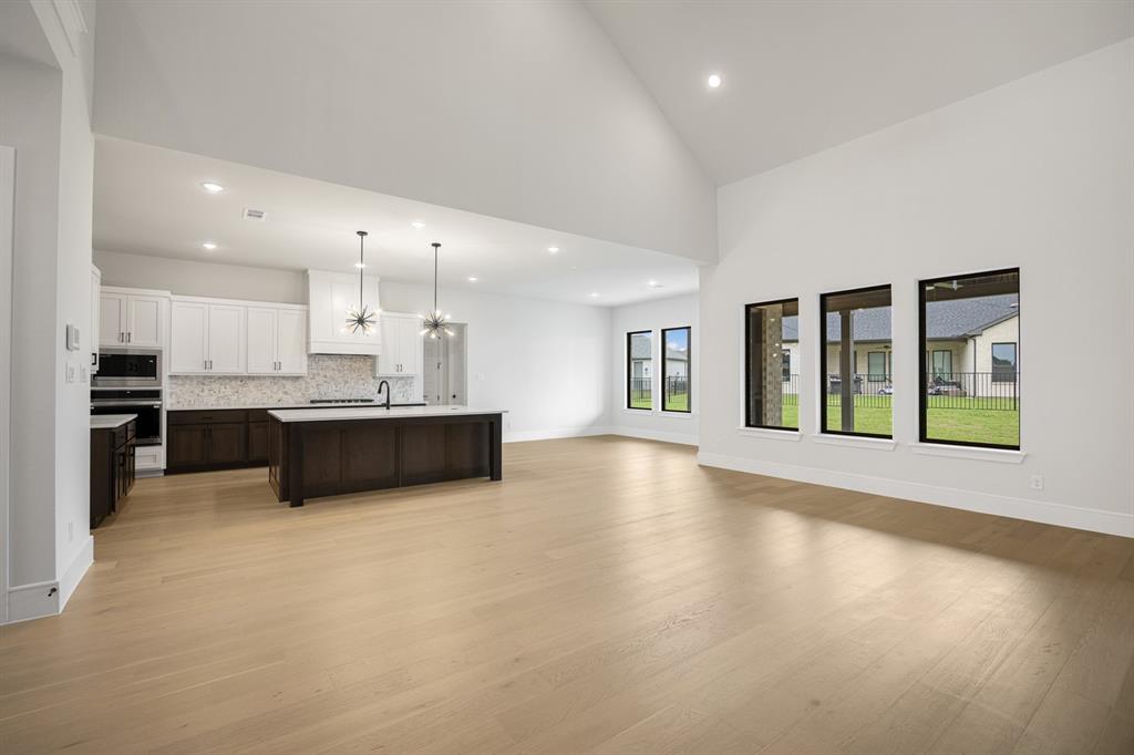 207 Links Court Property Photo 8