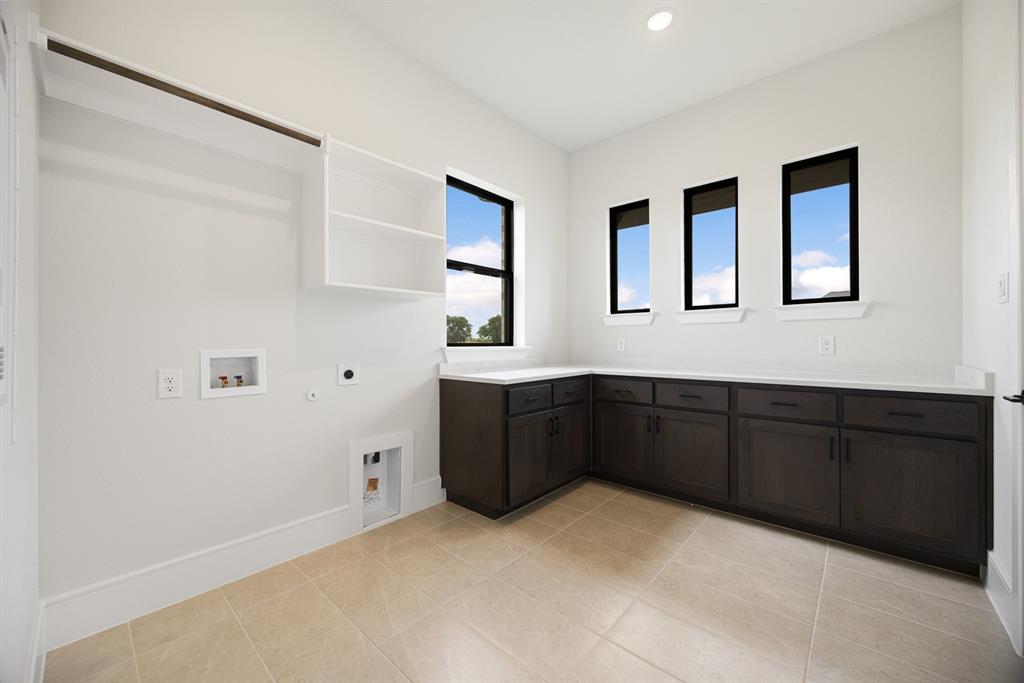 207 Links Court Property Photo 25
