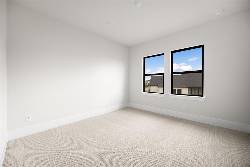 207 Links Court Property Photo 27