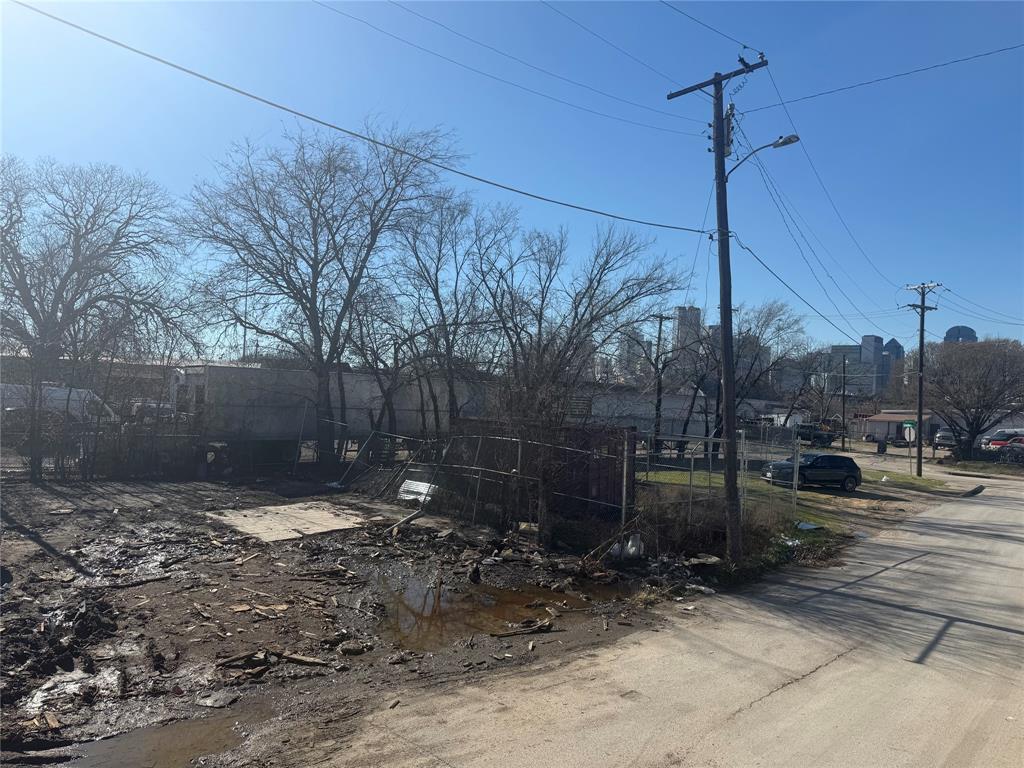1807 S Malcolm X Boulevard Property Photo 4