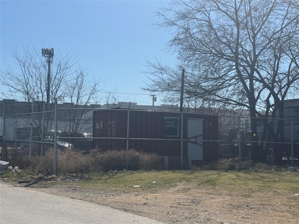 1807 S Malcolm X Boulevard Property Photo 8
