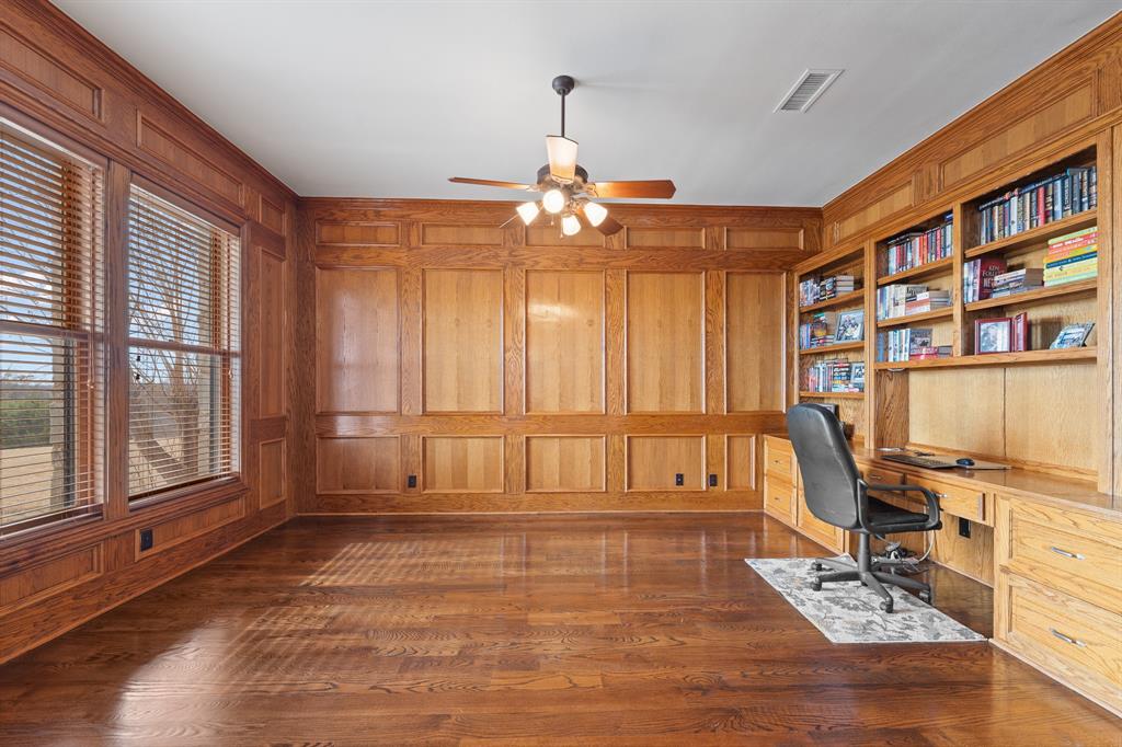 4520 S Nolan River Road Property Photo 10