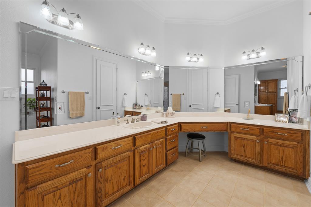 4520 S Nolan River Road Property Photo 16