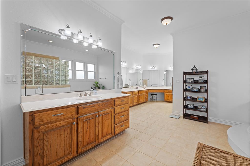 4520 S Nolan River Road Property Photo 18