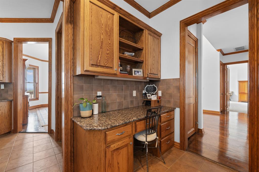 4520 S Nolan River Road Property Photo 23