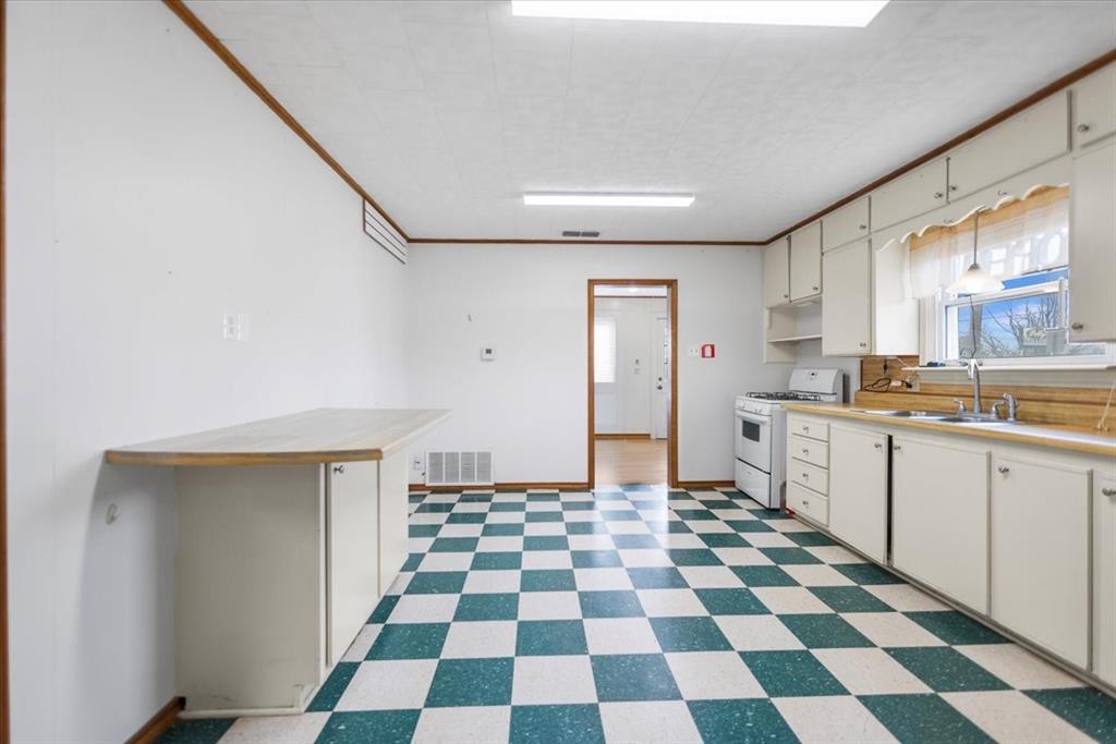304 N Main Highway Property Photo 10