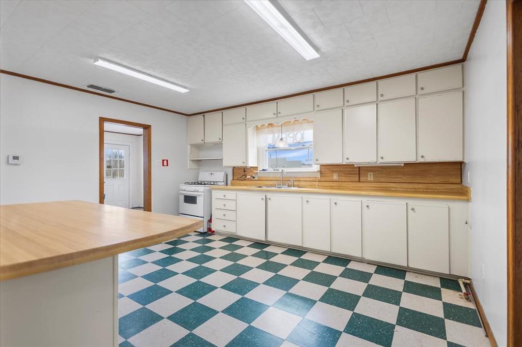 304 N Main Highway Property Photo 11