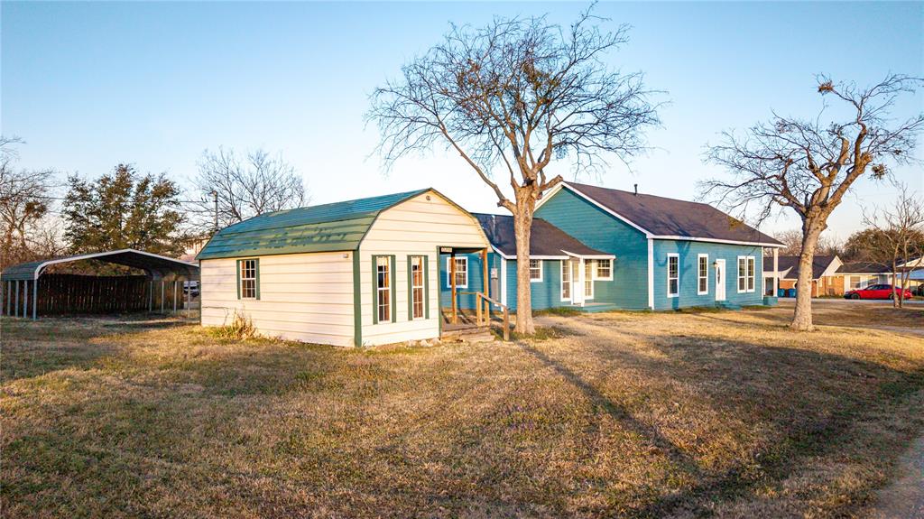 324 E Pace Street Property Photo 4