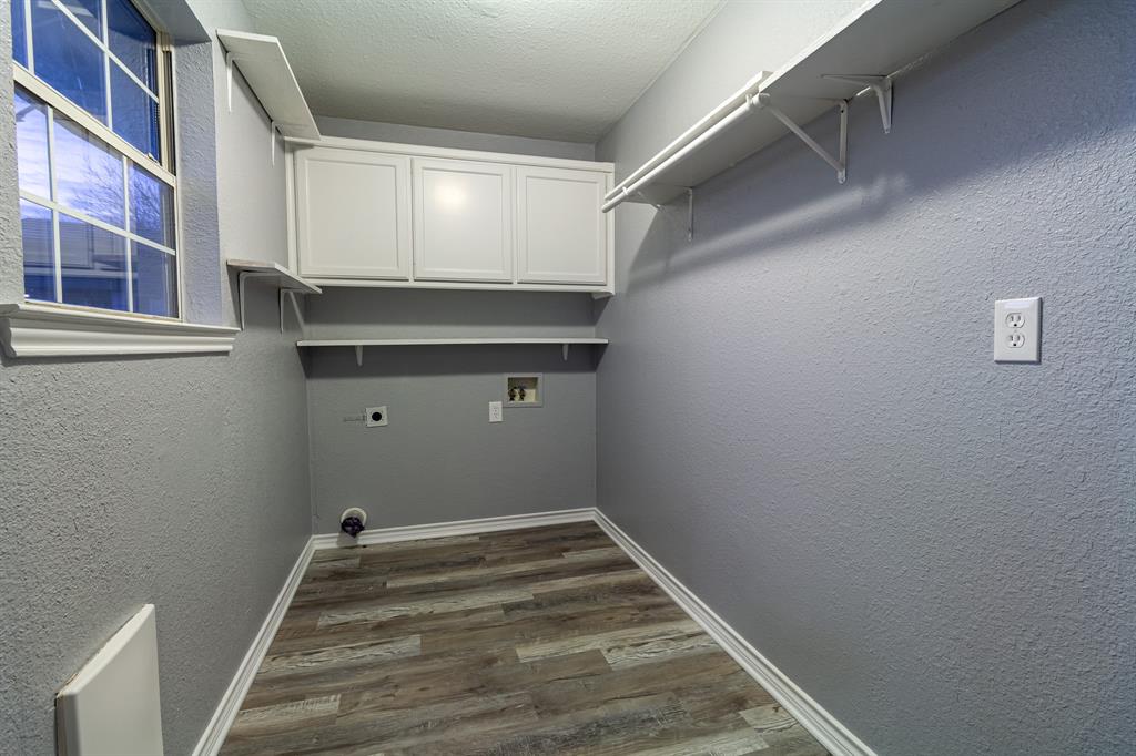 324 E Pace Street Property Photo 18