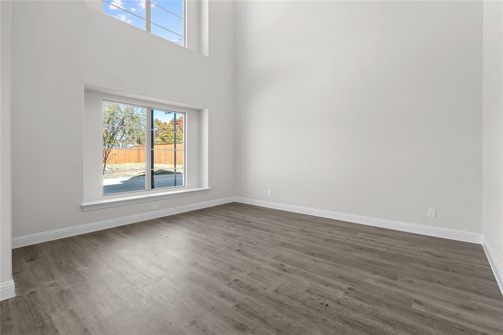 725 Oakridge Trail Property Photo 4
