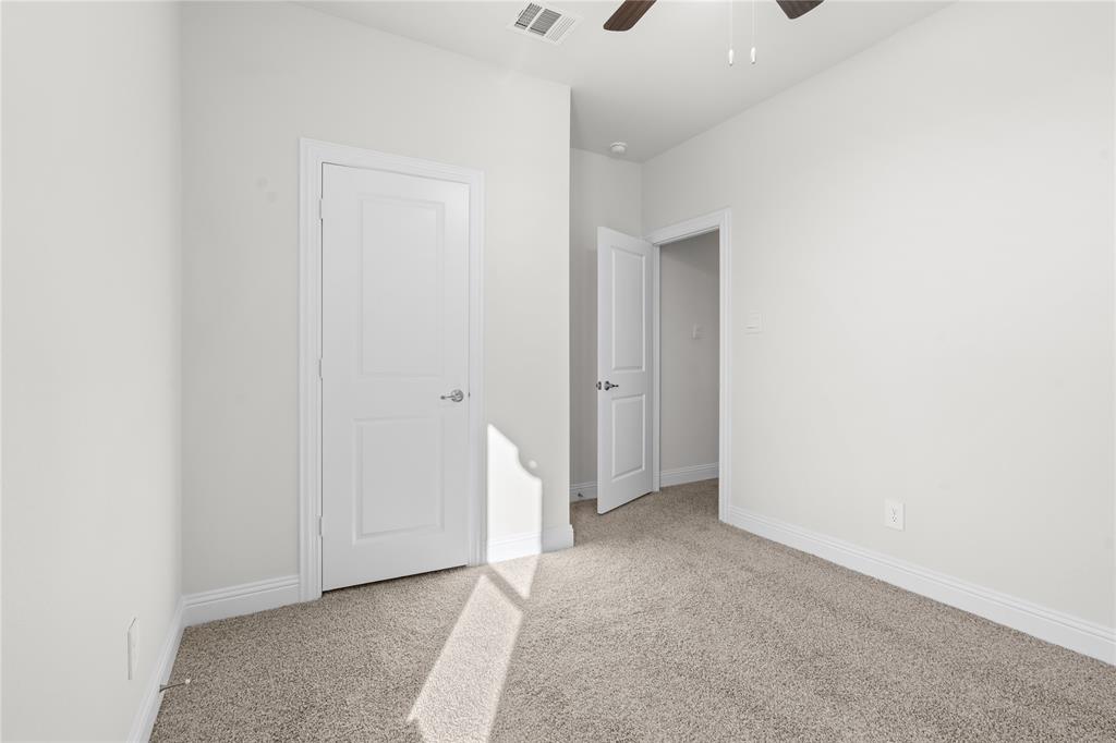 725 Oakridge Trail Property Photo 14