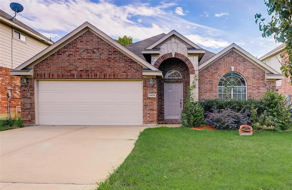 4905 Summer Oaks Lane Property Photo 1